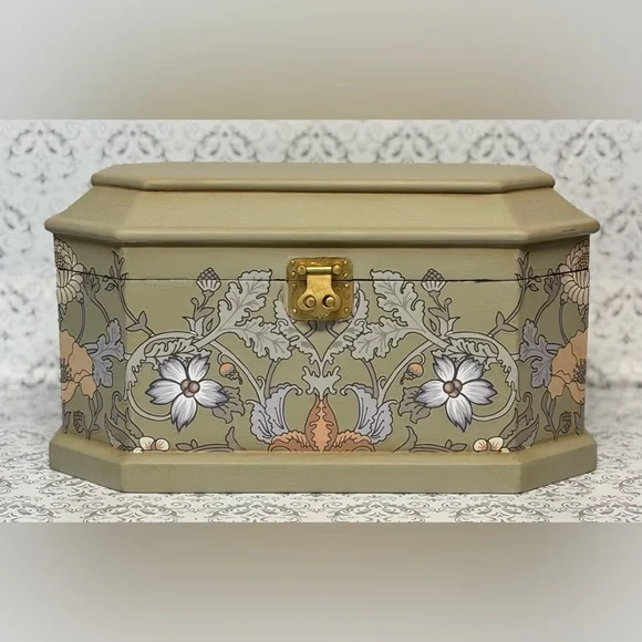 Hand painted wooden keepsake box - Picture 2 of 6